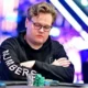 Elias Talvitie istuu vakavana pokeripöydän ääressä