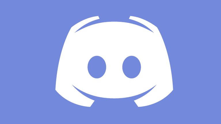 Discordin logo on valkoinen emojin näköinen pää. Logossa on hymyilevät kasvot, jolla on myös korvat. Tausta on vaaleavioletti.