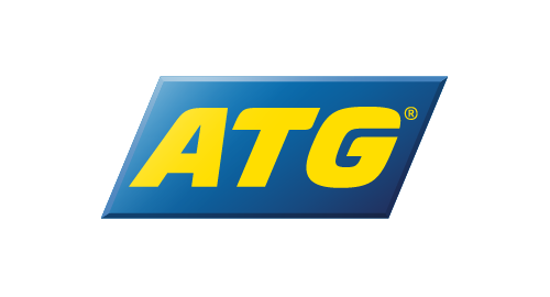 Ruotsalaisen peliyhtiön ATG:n logo. Logo on keltainen ja siinä on kolme kirjainta. Taustalla on sinistä ja valkoista väriä.