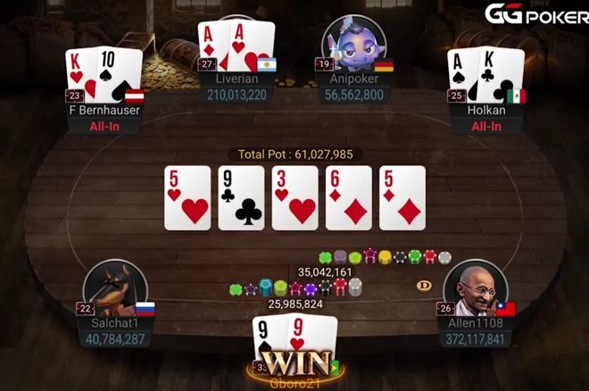GGPokerin nettipöytä, jossa keskellä näkyy viisi pelikorttia. Neljällä pelaajalla näkyy kaksi pelikorttia edessään.