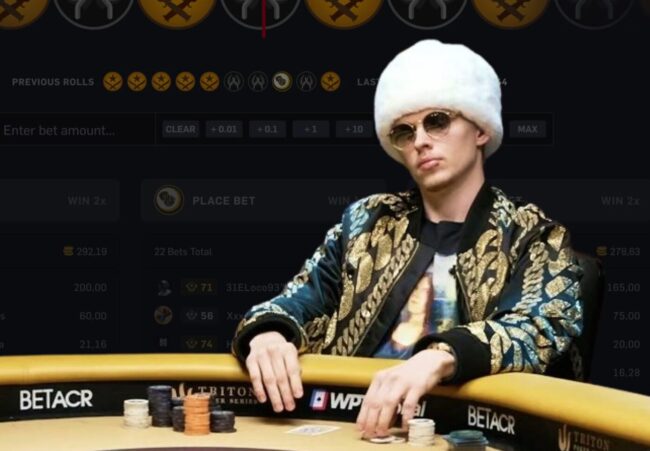 Ossi Ketola istuu pokeripöydässä valkoinen turkishattu päässään ja aurinko