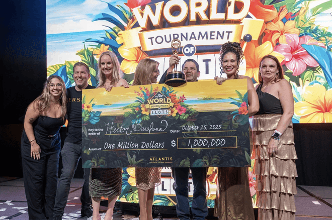 World Series of Slots 2025 -voittaja miljoonan dollarin palkintoshekin kanssa