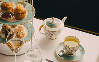 Iltapäivätee katettuna hienosti