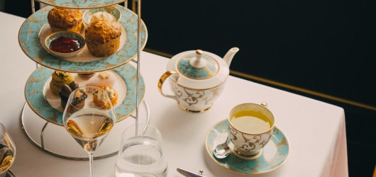 Iltapäivätee katettuna hienosti