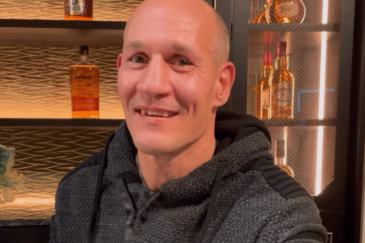 Amin Asikainen on tuttu näky hymyilevänä pokeripöydissä