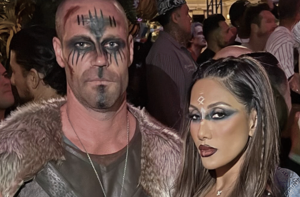 Patrik Antonius ja hänen kaunis seuralaisensa poseeraavat viikinkiasuissaan Halloweenina