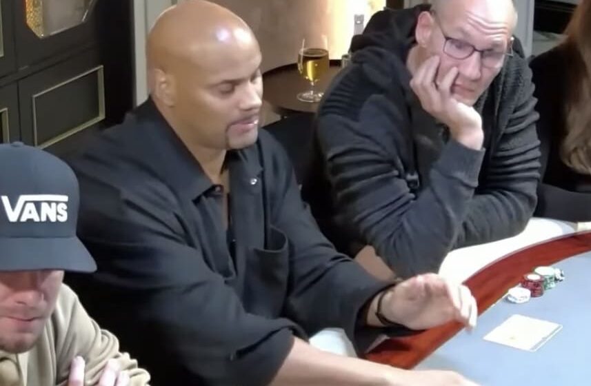 Jucci Hellström pokeripöydässä nettipokeri.comin käteispeleillä