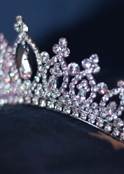 Miss Universum -kilpailu on joutunut skandaalin keskelle, kun sitä syytetään nettikasinon mainostamisesta