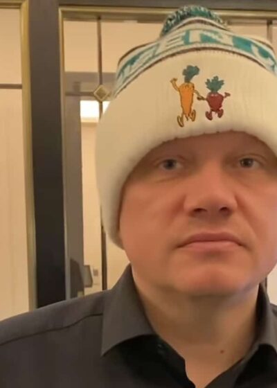 Ilari Sahamies pipo päässä Bombay Casinolla Tallinnassa.