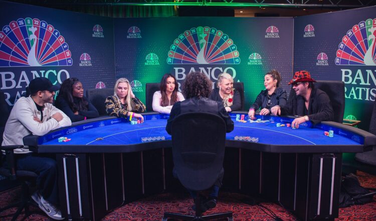 Julkkispelien Bratislavassa nähty kokoonpano pokeripöydän ääressä