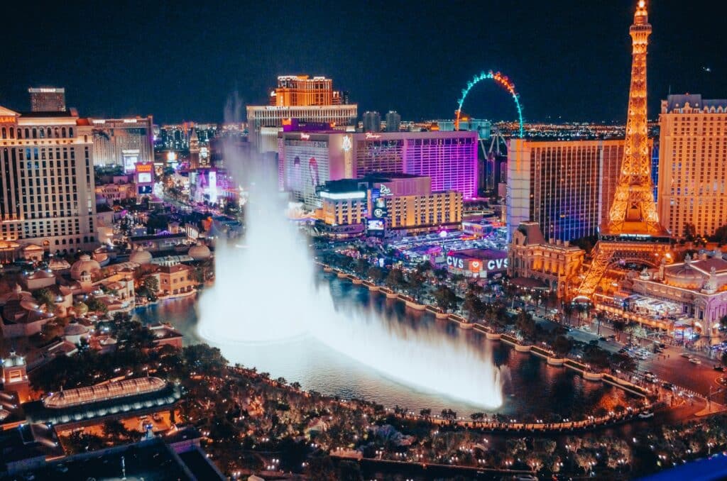 Jethro Rostedt Jethro Rostedt paljasti hurjan Vegas-yön Gene Simmonsin kanssa: