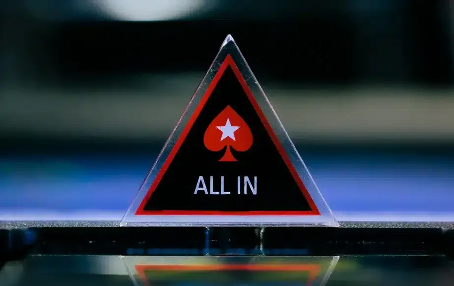 Pokerstarsin legendaarinen palkinto nimeltään All-In Triangle