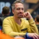 Lex Veldhuis keltaisessa paidassa Pokerstarsin logo rinnassa, sittemmin tiet ovat erkaantuneet