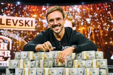 Yuri Dzivielevski massiivisen rahapinon keskellä voitettuaan mixed-turnauksen Las Vegasissa