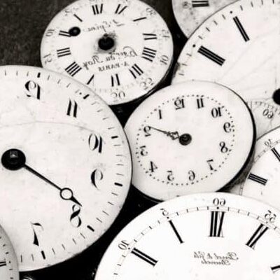 Kasa erilaisia kellotauluja