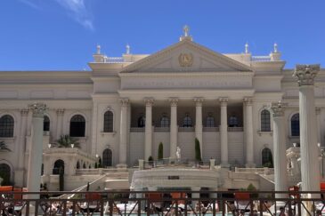 Antti Tiaisen ottama kuva Las Vegasin Caesars Palacen uima-altaista