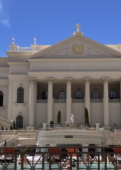 Antti Tiaisen ottama kuva Las Vegasin Caesars Palacen uima-altaista