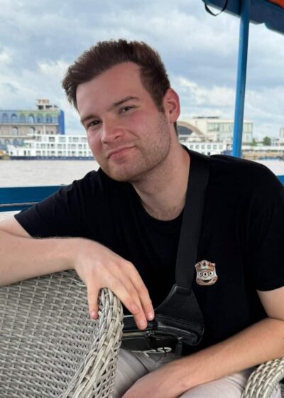 Joachim "Okkishow" Rostedt veneilemässä