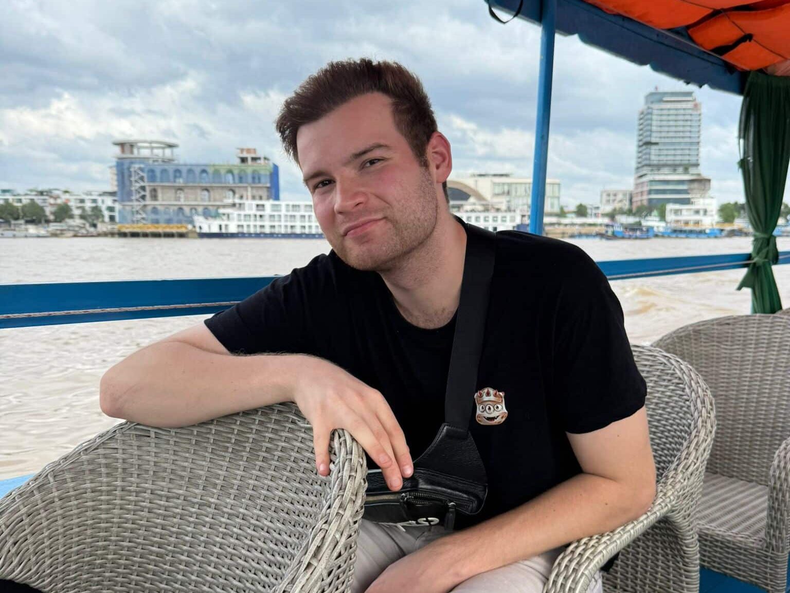 Joachim "Okkishow" Rostedt veneilemässä