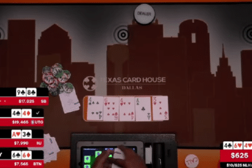 Kuvassa näkyy pelikortteja pokeripelipöydällä, joka on punertava. Pöydässä on talojen kuvia ja pelimerkkejä.