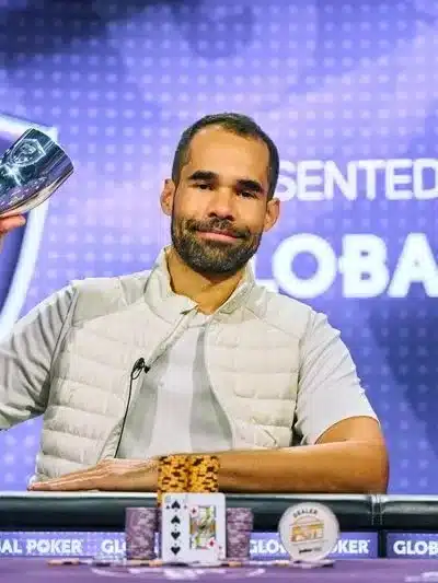 Pokerinpelaaja Tony Gregg kuittasi lähes 200 000 dollaria