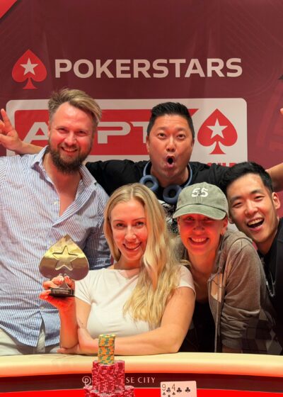 Linda Lahdenpää Etelä-Koreassa pokeriturnausvoiton jälkeen