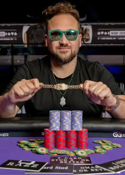 Calvin Anderson pitelee WSOP-rannektta